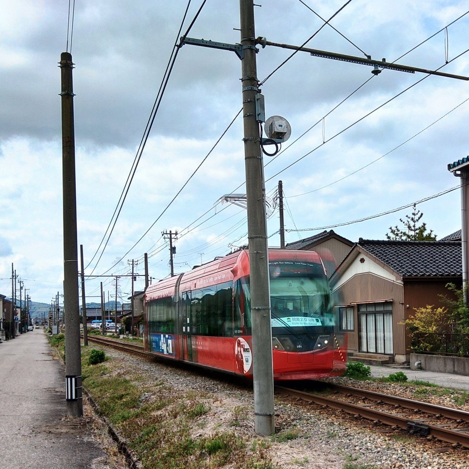 万葉線新町口まで徒歩６分